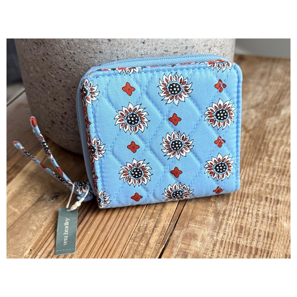 Vera Bradley • Zip-Around Wallet